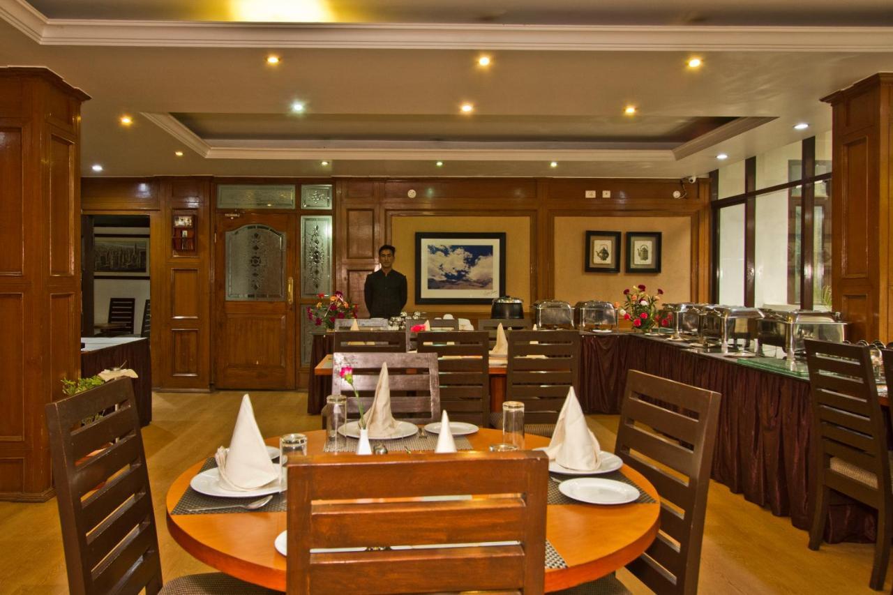 Hotel Broadways Inn Manali  Exterior photo