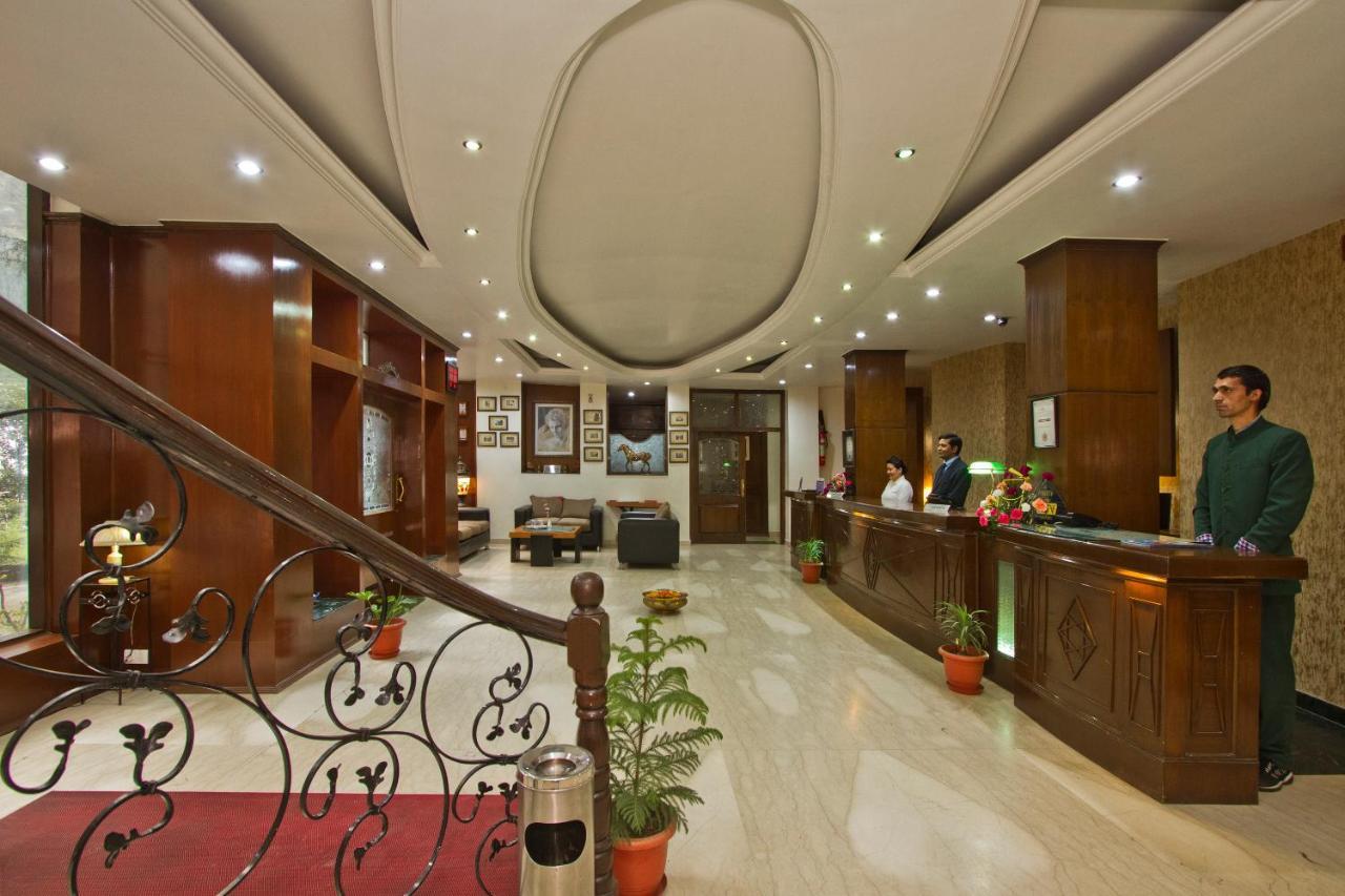 Hotel Broadways Inn Manali  Exterior photo