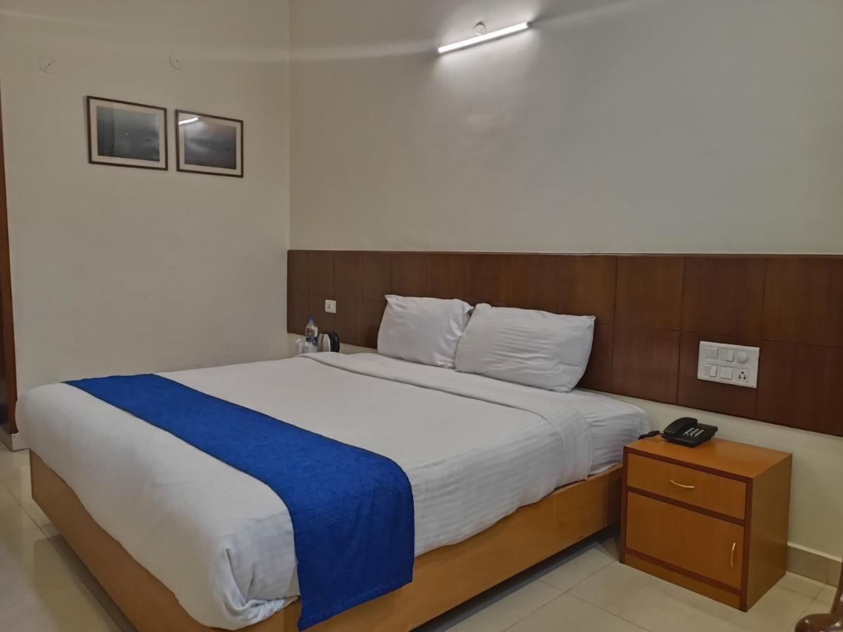 Hotel Broadways Inn Manali  Exterior photo