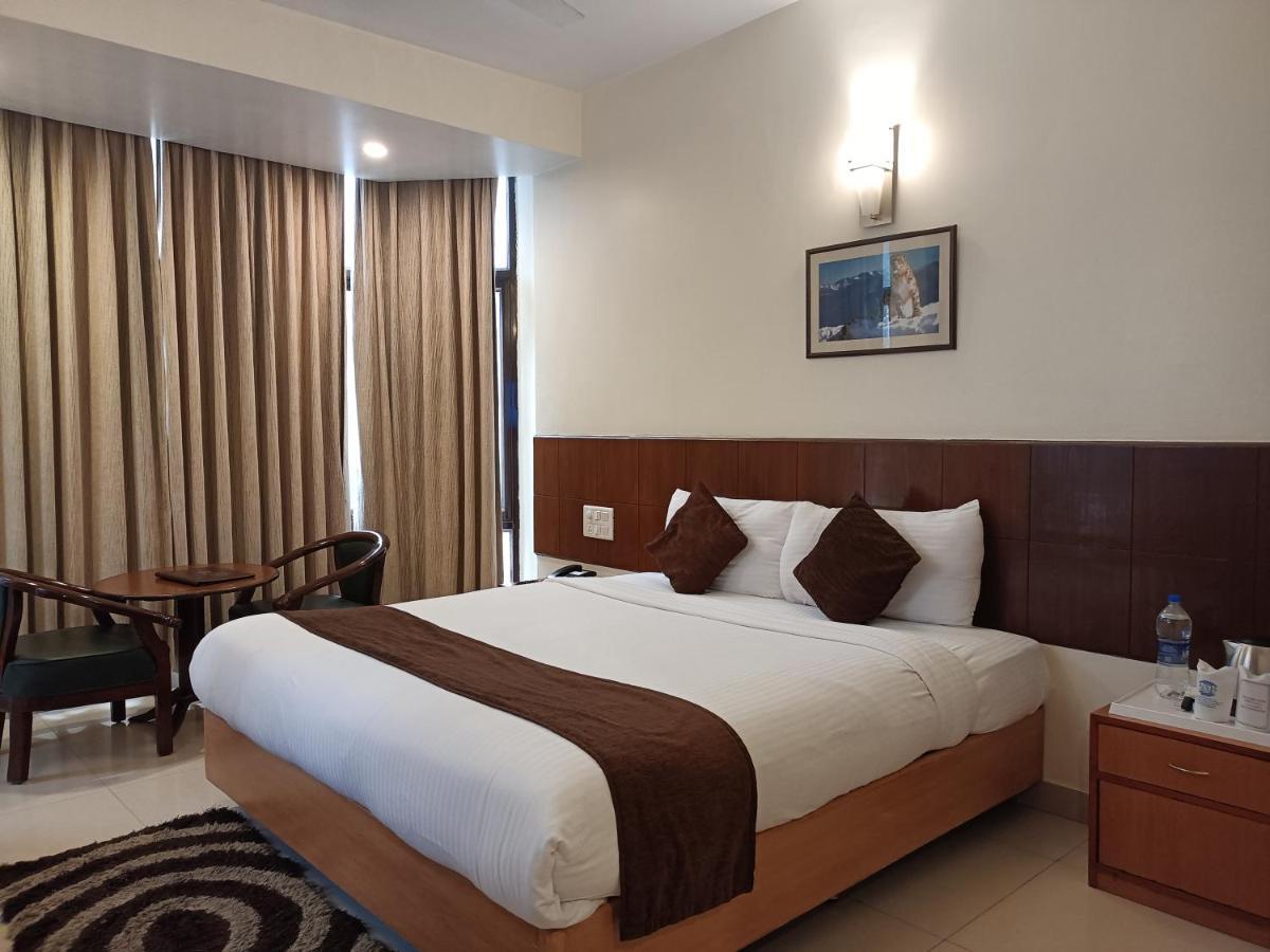 Hotel Broadways Inn Manali  Exterior photo