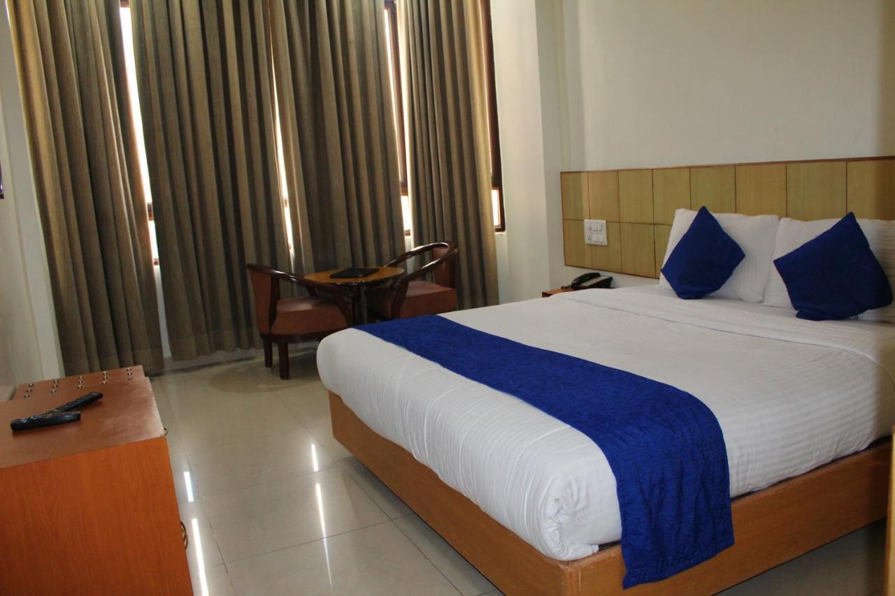 Hotel Broadways Inn Manali  Exterior photo