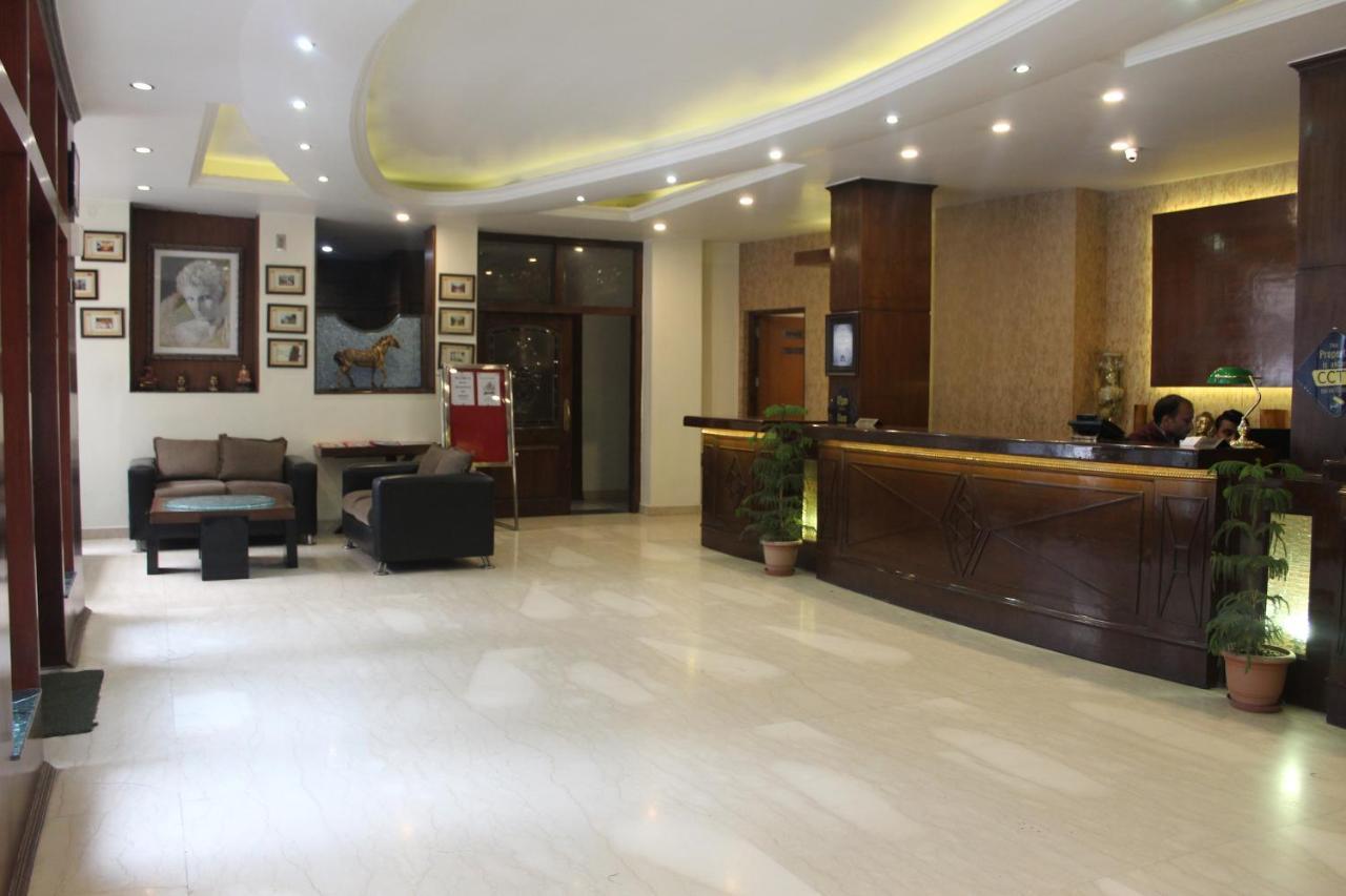 Hotel Broadways Inn Manali  Exterior photo